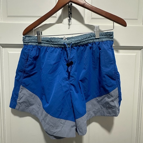 Lululemon Evergreen High-Rise Short 4.5"
Wild Bluebell size 8 EUC - Picture 4 of 5
